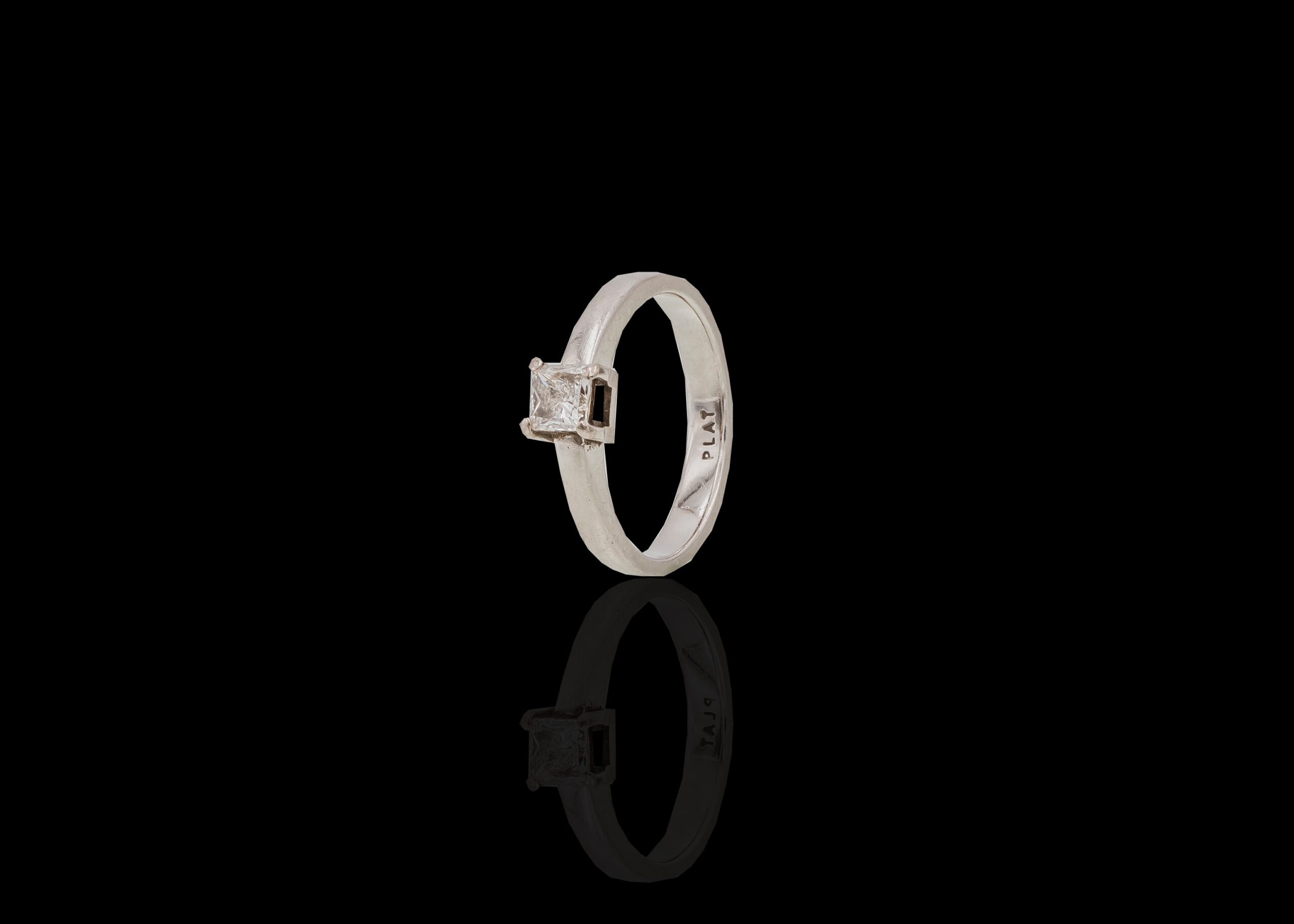 CI0002079 - 5.3 grams Platinum Diamond Solitaire Ring