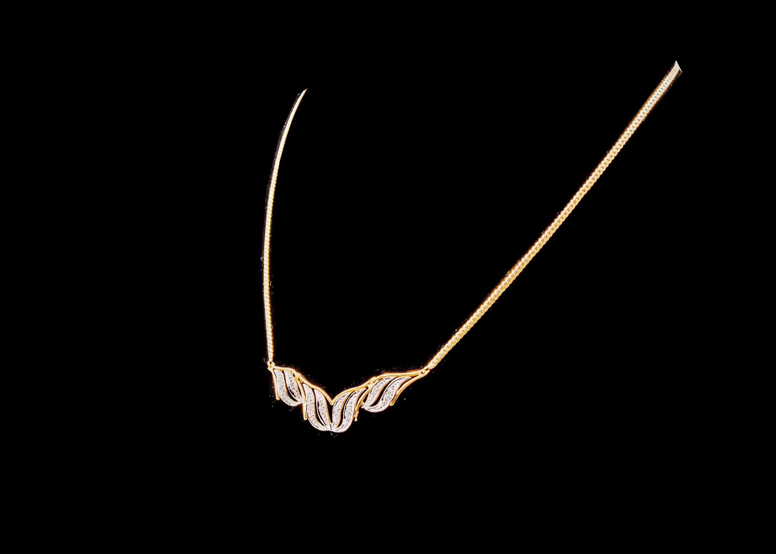 CI0002082 - 8.2 grams 18 carat Yellow Gold Chain & Diamond Pendant