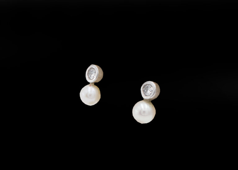 CI0002098 - 1 gram 9 carat White Gold Pearl & Diamond Stud Earrings (No Butterflies)