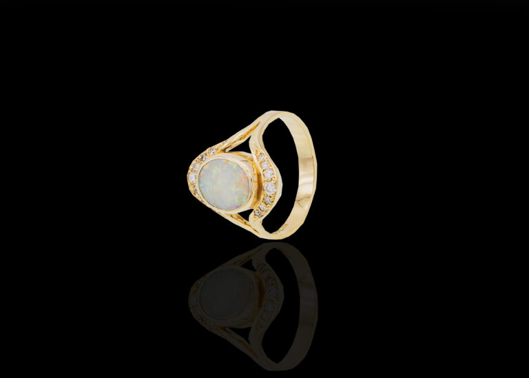 CI0002111 - 5.8 grams 18 carat Yellow Gold Opal& Diamond Cocktail Ring