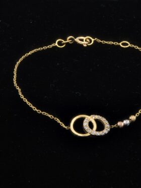 CI0002113 - 2.2 grams 18 carat Yellow Gold Diamond Interlocking Circle Bracelet