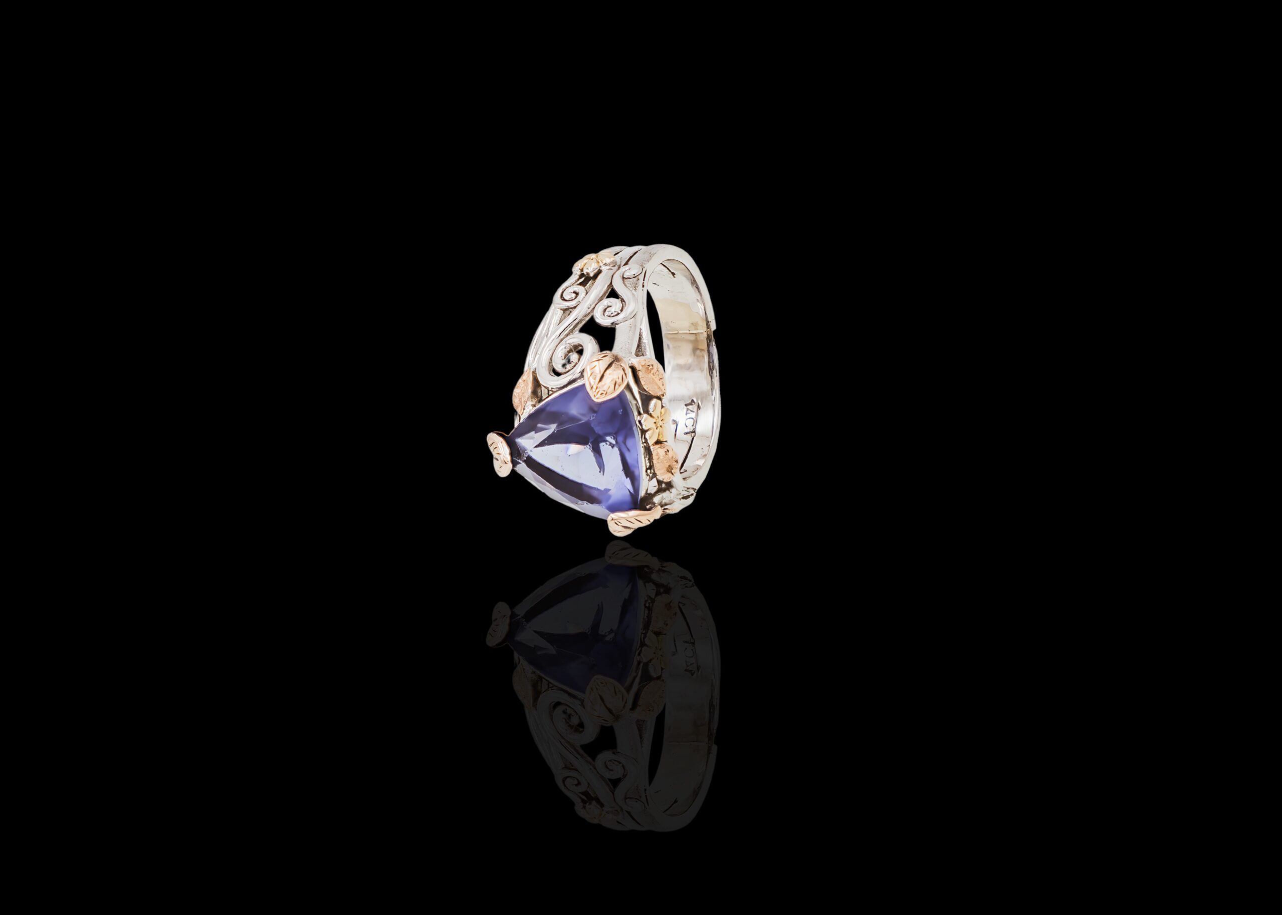 CI0002116 - 9.3 grams 14 carat Two Tone (White & Yellow Gold) Cocktail Ring