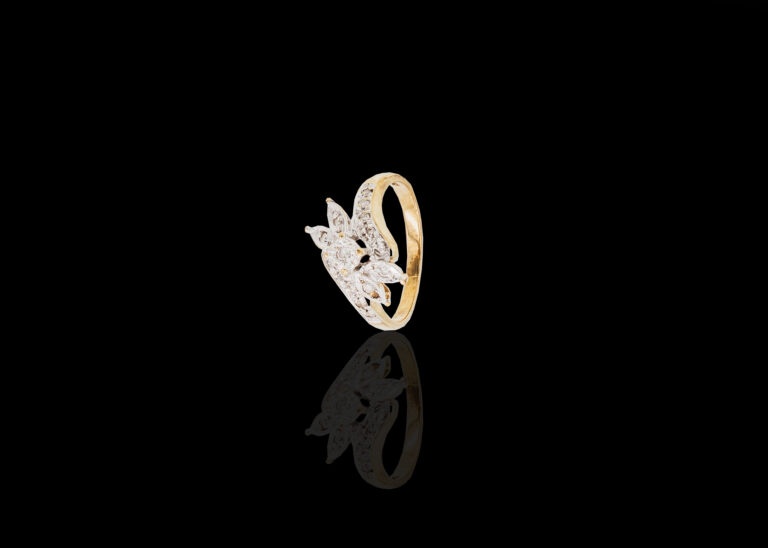 CI0002117 - 2.8 grams 9 carat Yellow Gold Diamond Cocktail Ring