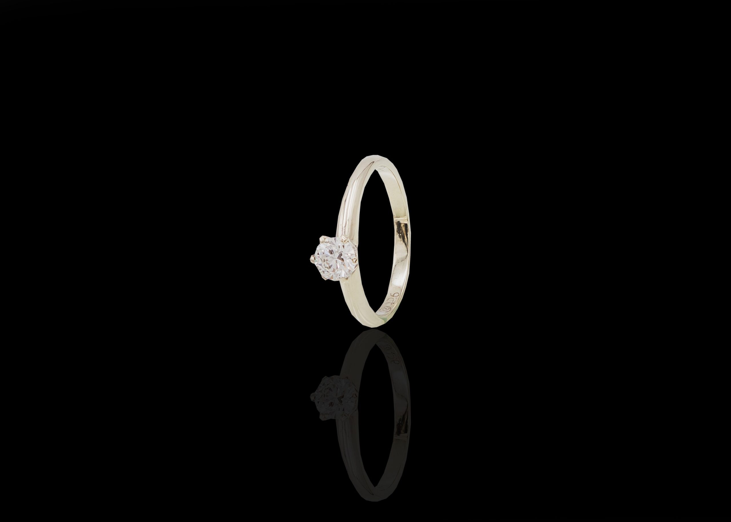 CI0002126 - 2 grams 9 carat White Gold Diamond Solitaire Ring