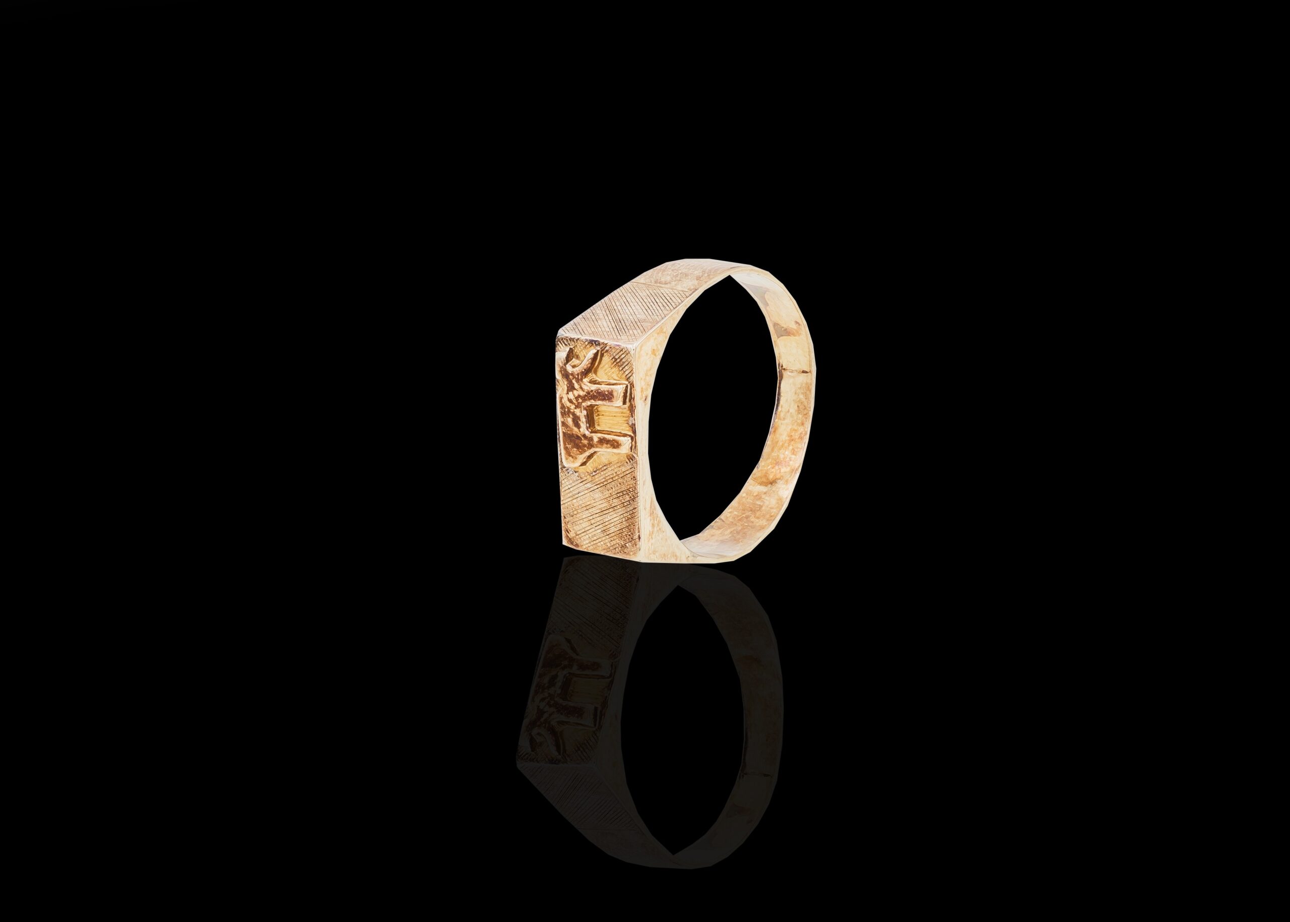 CI0002128 - 2.8 grams 14 carat Yellow Gold Chai Unisex Ring
