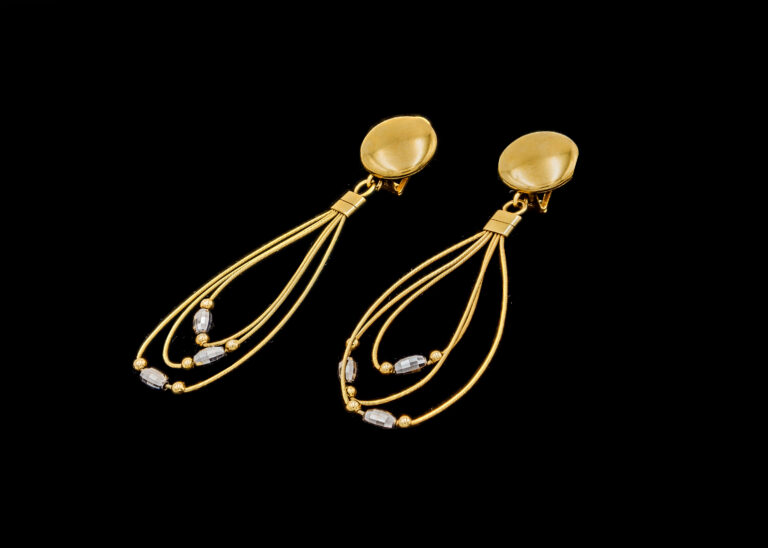 CI0002134 - 5.4 grams 18 carat Yellow Gold Drop Stud Earrings with White & Yellow Gold Beads