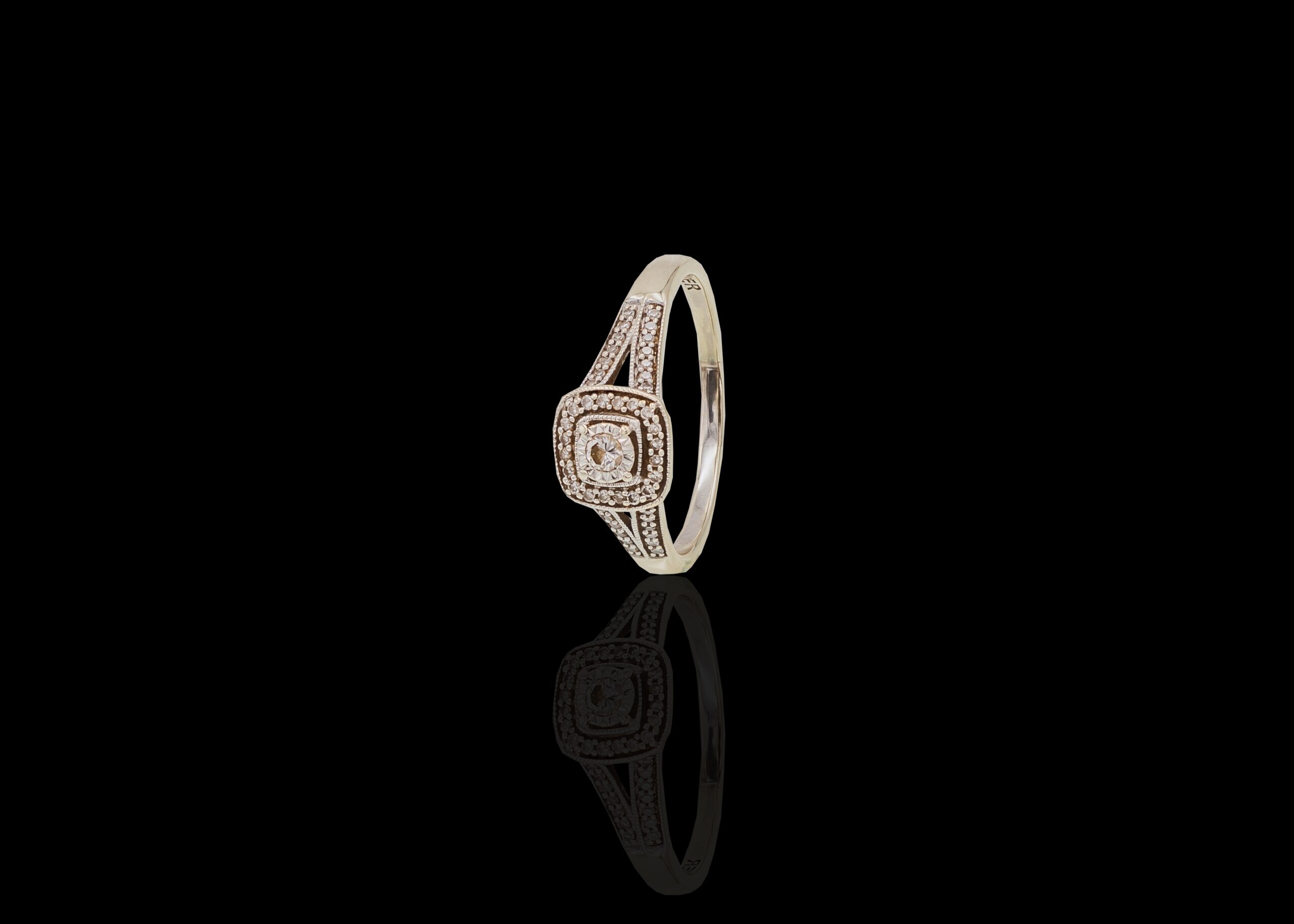 CI0002135 - 2.8 grams 9 carat White Gold Diamond Halo Engagement Ring