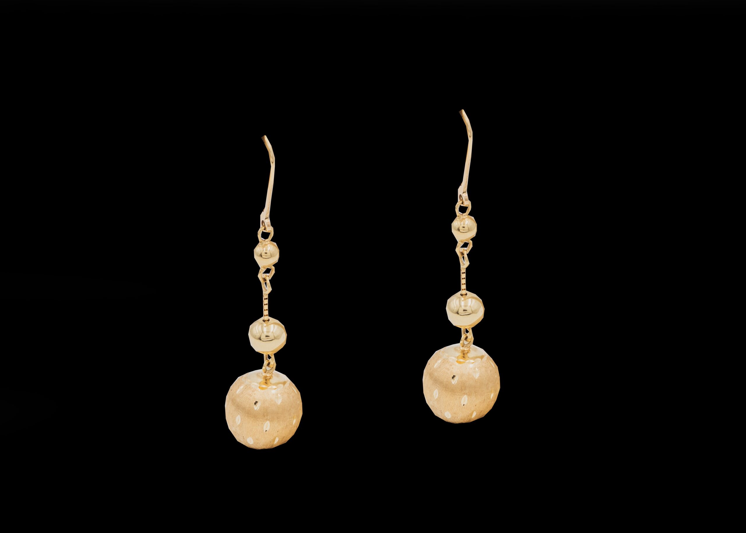 CI0002140 - 4.6 grams 18 carat Yellow Gold Drop Earrings with 9 carat Yellow Gold Clasp