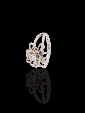 CI0002143 - 4.8 grams 18 carat White Gold Browns Protea Cocktail Ring