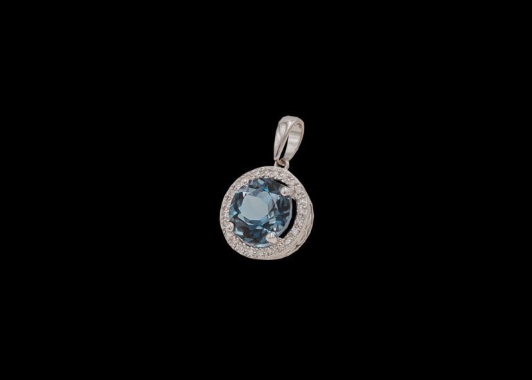 CI0002149 - 1.1 grams 9 carat White Gold Gemstone & Diamond Pendant