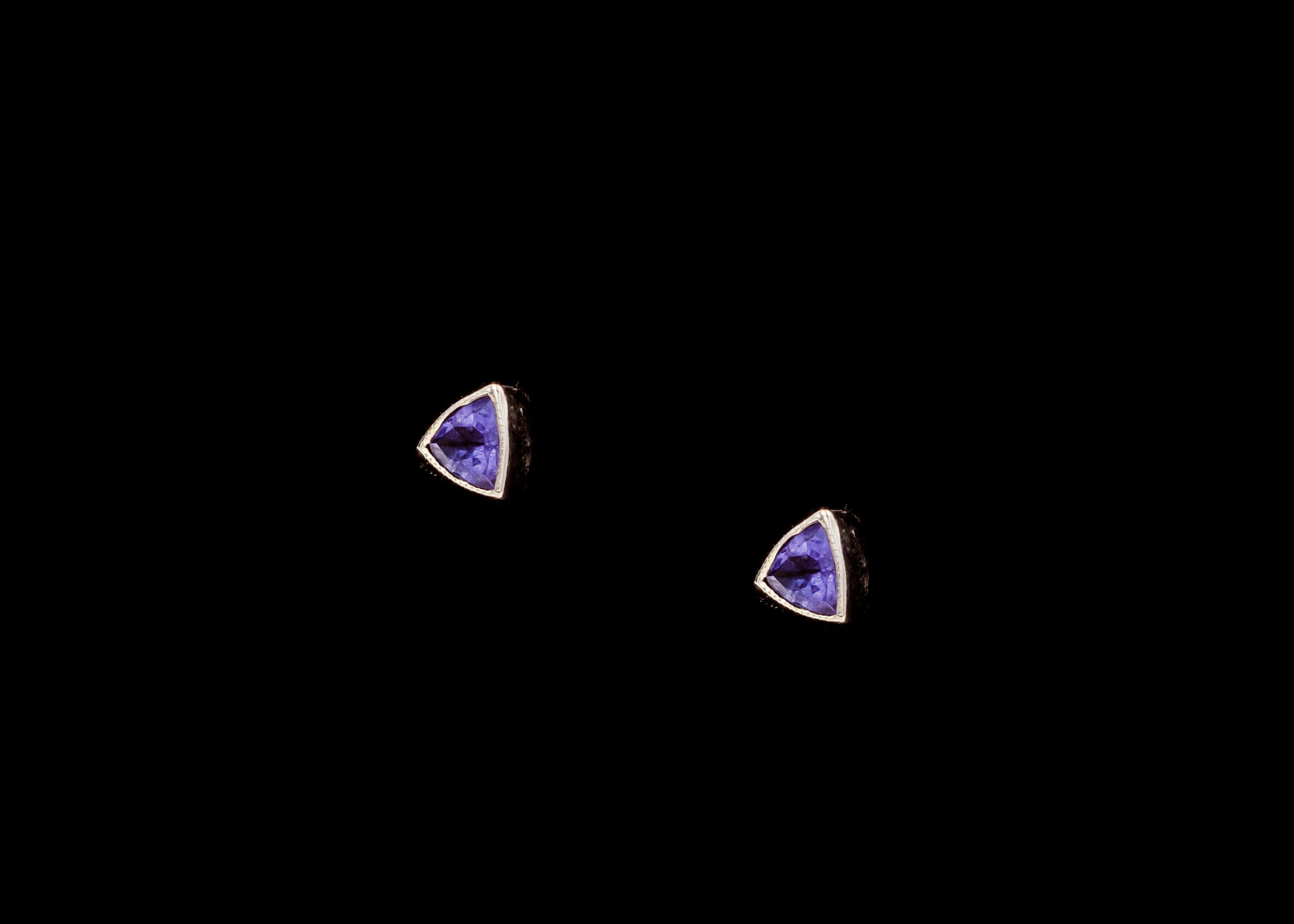 CI0002190 - 0.8 grams 9 carat White Gold Tanzanite Stud Earrings