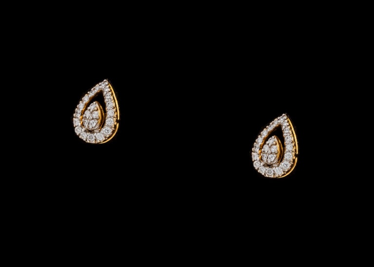CI0002194 - 3.2 grams 18 carat Yellow Gold Diamond Stud Earrings
