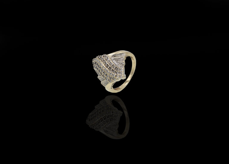 CI0002196 - 3.4 grams 9 carat Yellow Gold Diamond Cocktail Ring