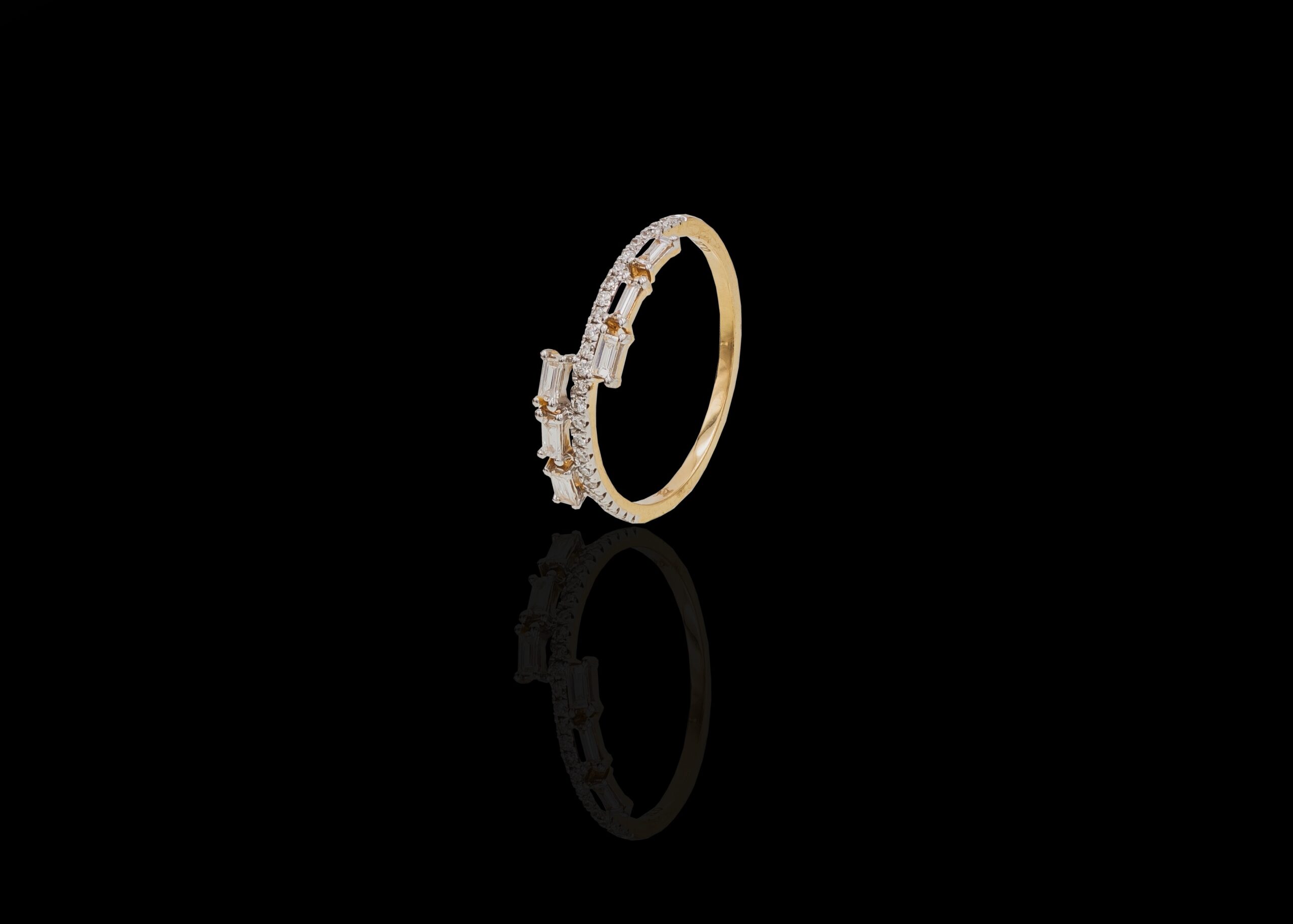CI0002198 - 1.4 grams 18 carat Yellow Gold Diamond Half Eternity Ring