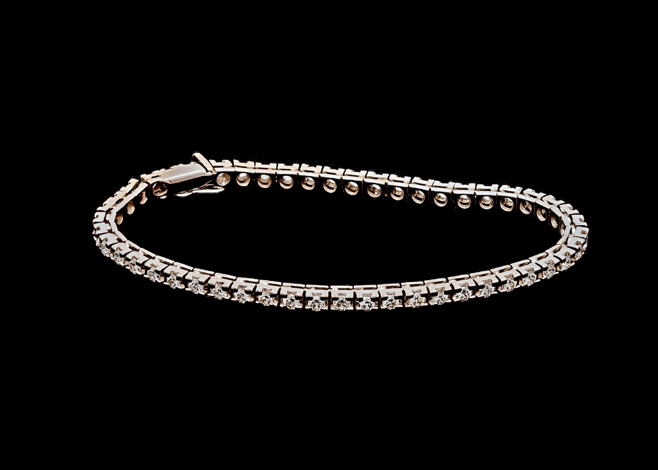 CI0002203 - 10.3 grams 18 carat White Gold Diamond Tennis bracelet