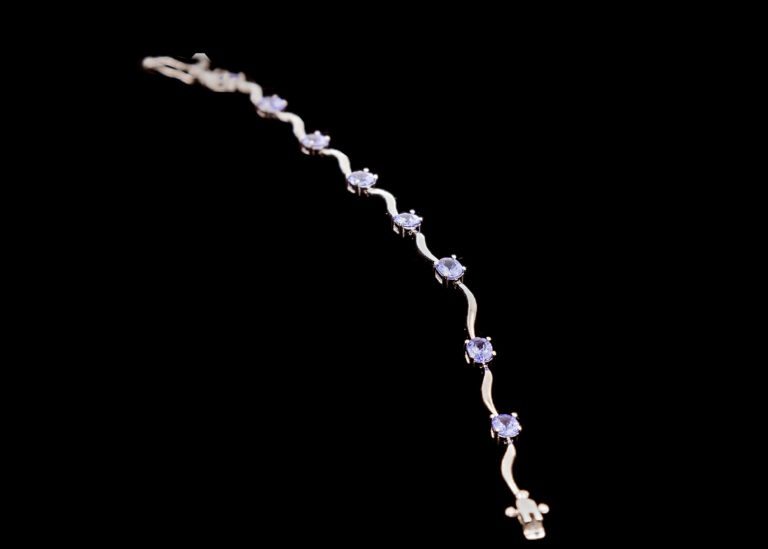 CI0002197 - 5.8 grams 9 carat White Gold Browns Tanzanite Bracelet