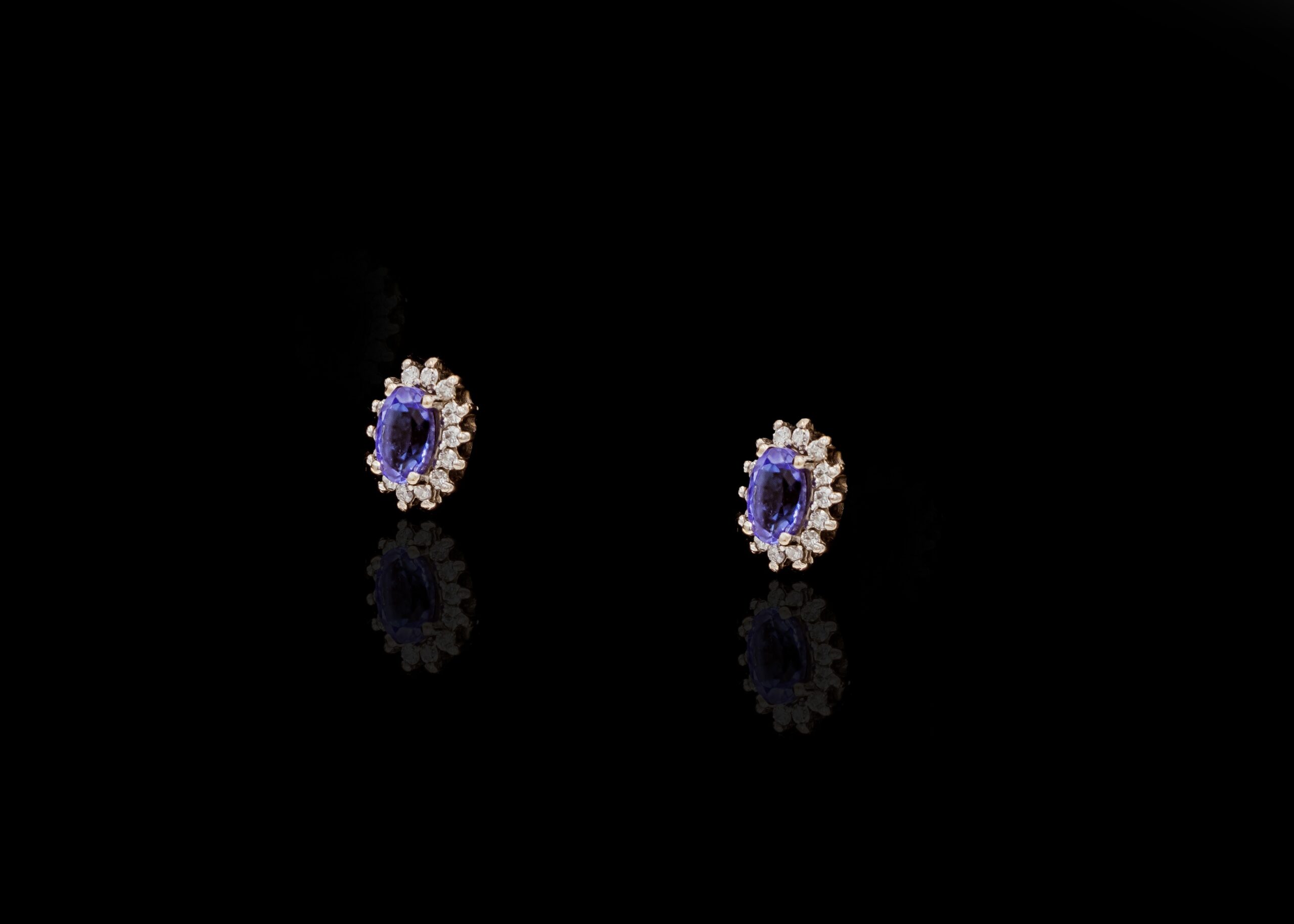 CI0002208 -2.3 grams 9 carat White Gold Tanzanite & Diamond Stud Earrings