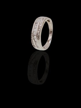 CI0002215 - 3.3 grams 18 carat White Gold Diamond Half Eternity Style Ring