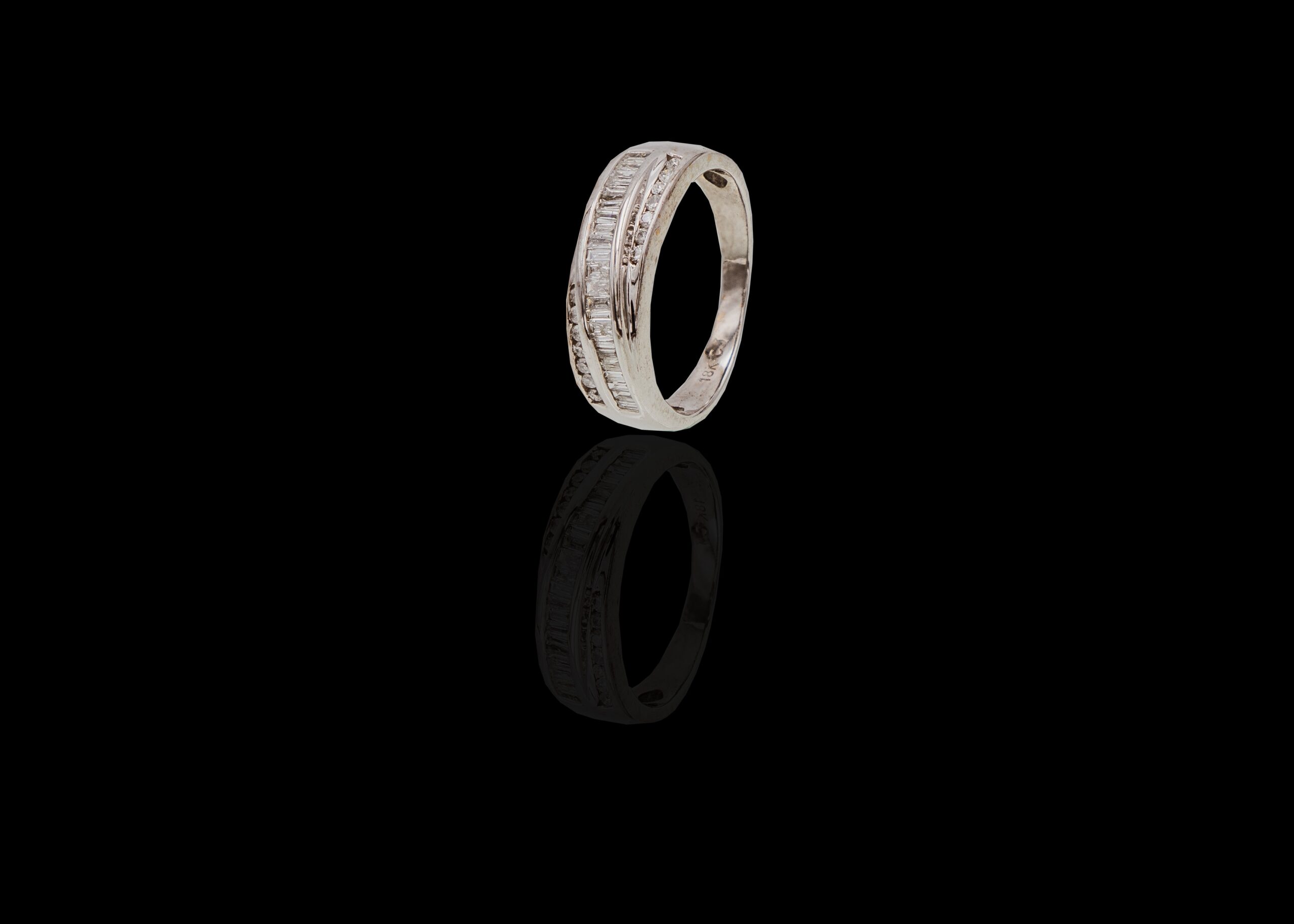 CI0002215 - 3.3 grams 18 carat White Gold Diamond Half Eternity Style Ring