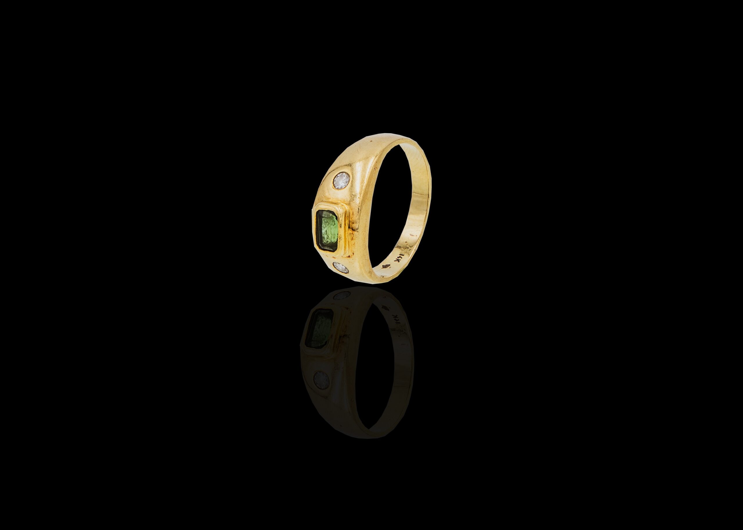 CI0002217 - 3.7 grams 14 carat Yellow Gold Gemstone and Diamond Ring