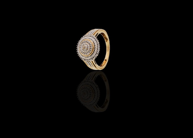 CI0002226 - 4 grams 9 carat Yellow Gold Diamond Illusion set Ring