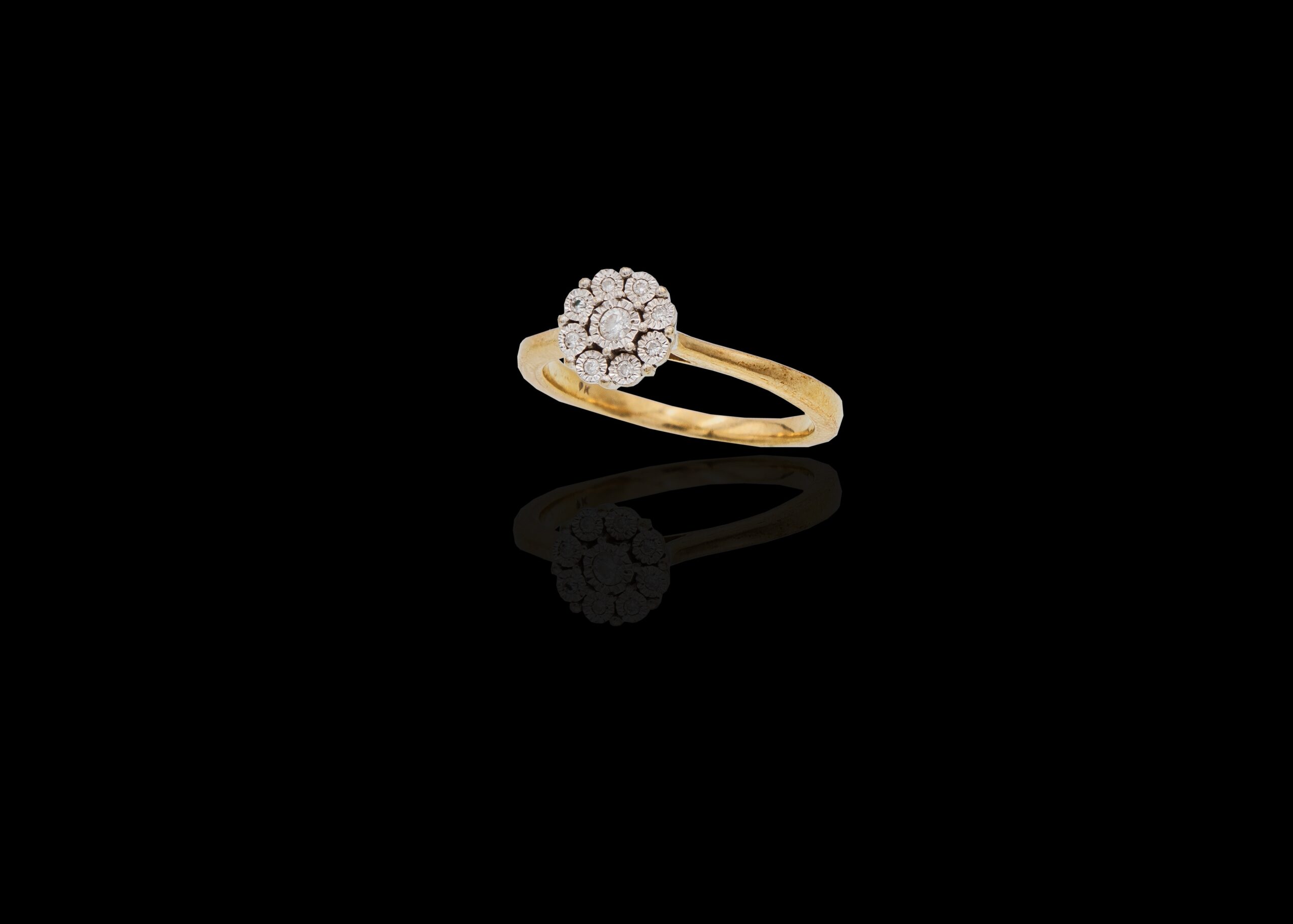 CI0002229 - 2.4 grams 9 carat Yellow Gold Diamond Illusion Set Ring