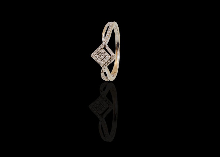 CI0002227 - 2.3 grams 9 carat White Gold Diamond Illusion Set ring