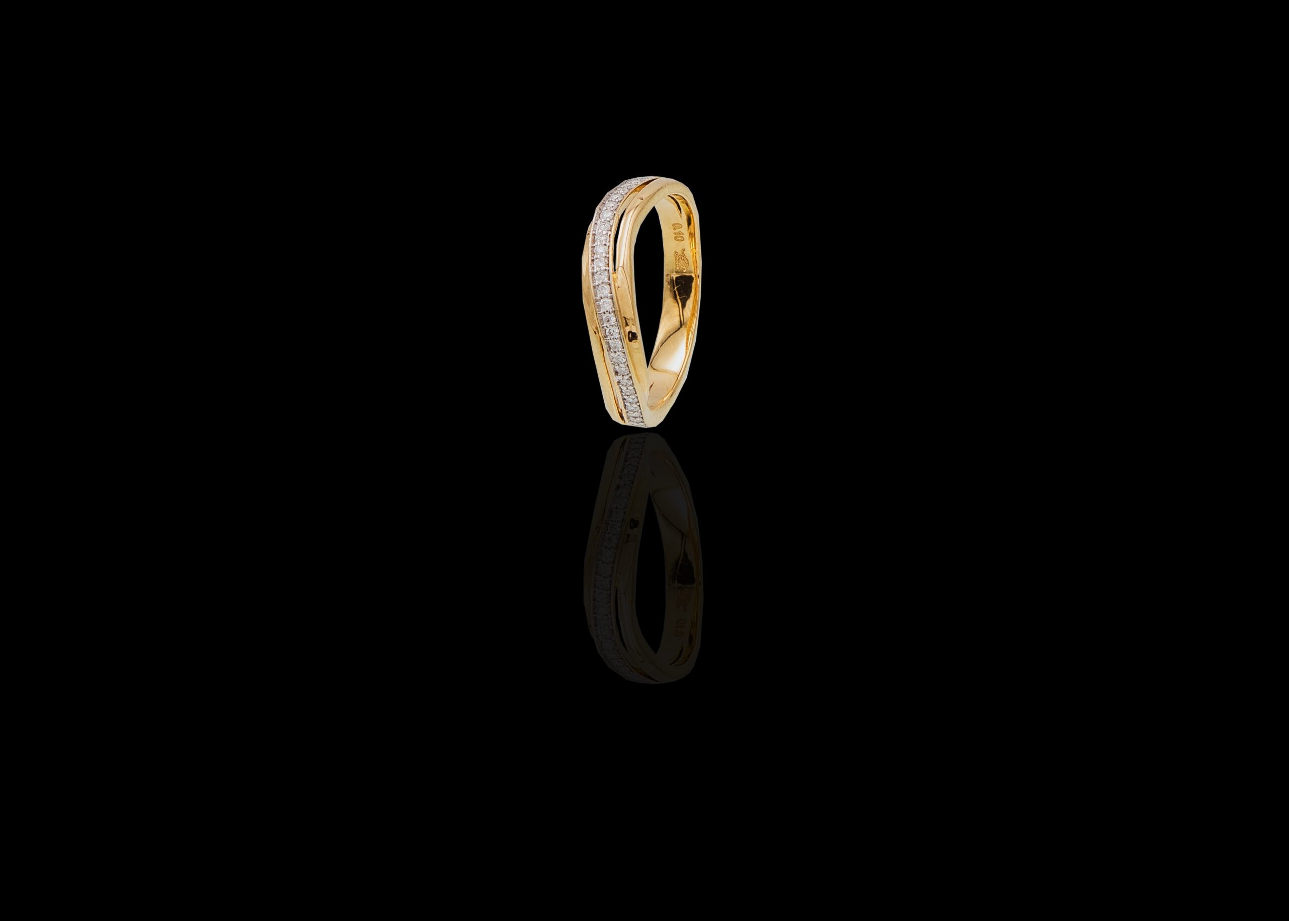CI0002239 - 2.4 grams 18 carat Yellow Gold Diamond Half Eternity Ring