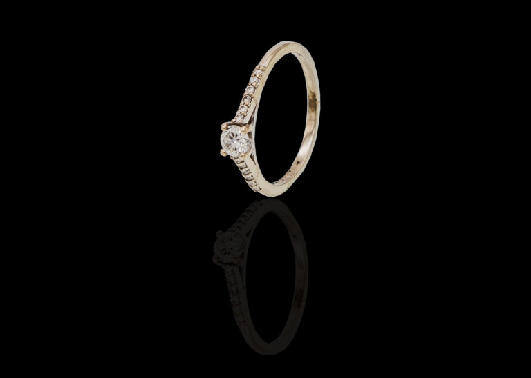 CI0002242 - 2.1 grams 9 carat White Gold Diamond Engagement Ring