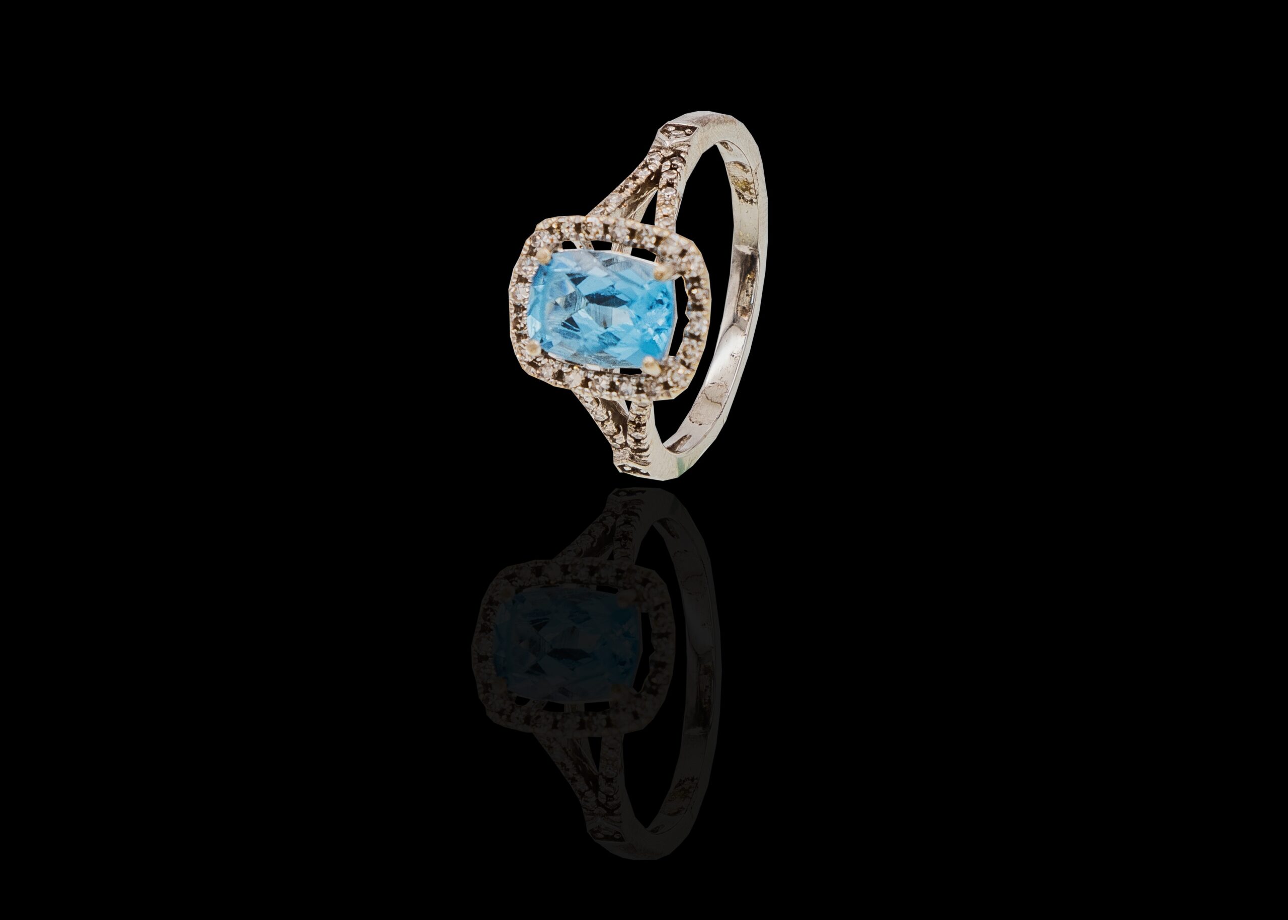 CI0002243 - 2.5 grams 9 carat White Gold Gemstone and Diamond Cocktail Ring