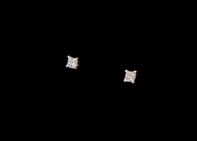 CI0001306 - 0.5 grams 14 carat White Gold Diamond Stud Earrings