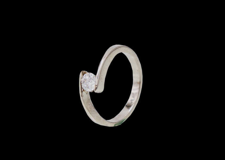 CI0001407 - 4.5 grams Platinum Cubic Zirconia Solitaire Ring