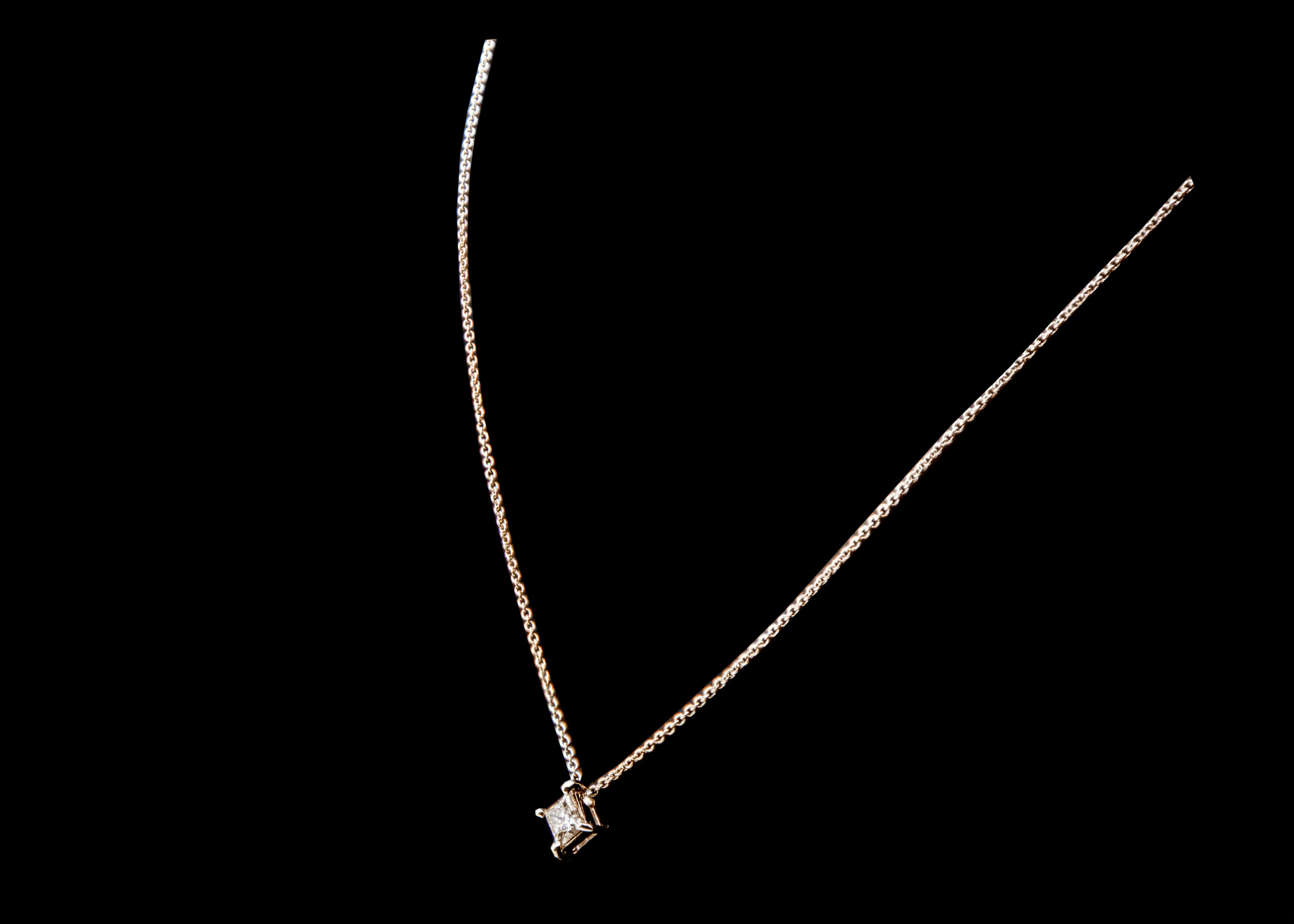 CI0001436 - 2.5 grams 18 carat White Gold Chain and Diamond Pendant