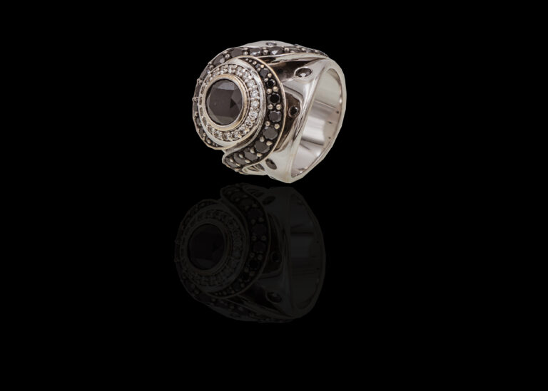 CI0001124 - 17.5 grams 18 carat White Gold Diamond Halo Ring