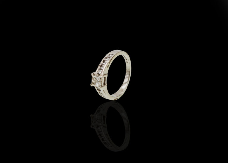CI0001198 - 6.2 grams Platinum Diamond Engagement Ring