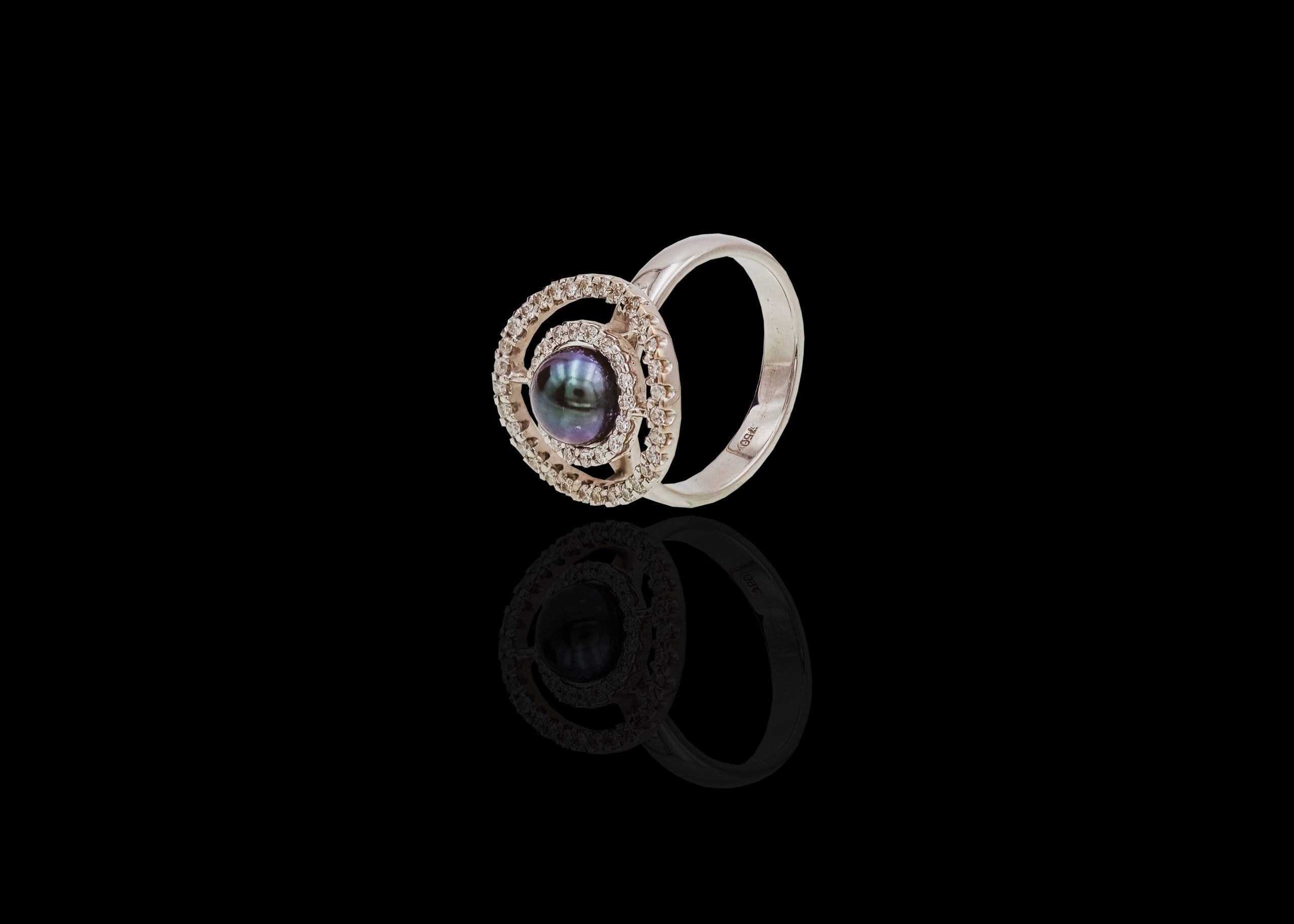 CI0001032-1 -7 grams 18 carat White Gold Pearl and Diamond Ring