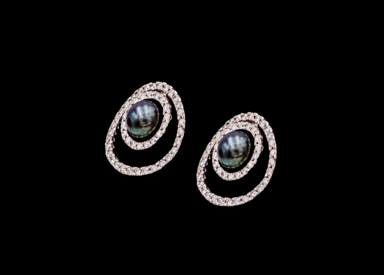 CI0001032-3 - 6.5 grams 18 carat White Gold Pearl and Diamond Stud Earrings