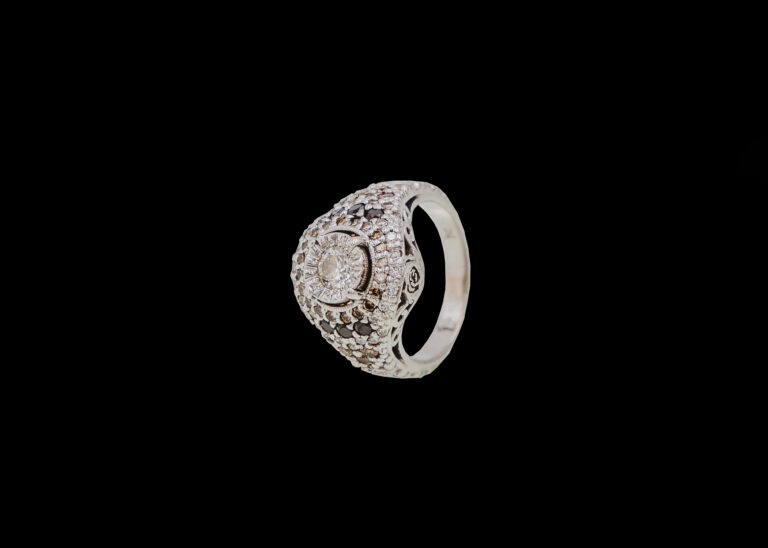 CI0001034 - 8.5 grams 18 carat White Gold Diamond Cocktail Ring
