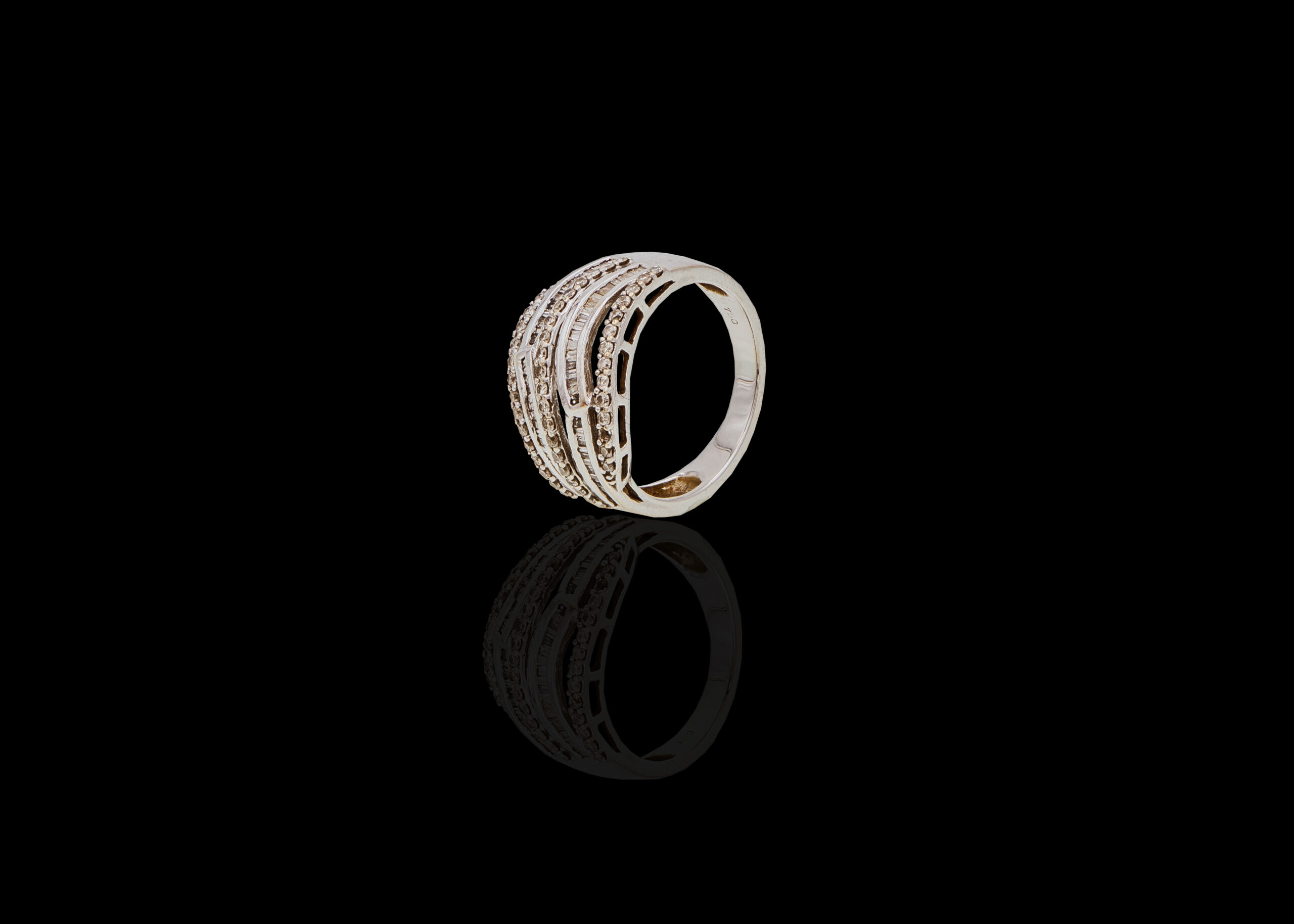 CI0001087 - 5.3 grams 18 carat White Gold Diamond Eternity Style Ring
