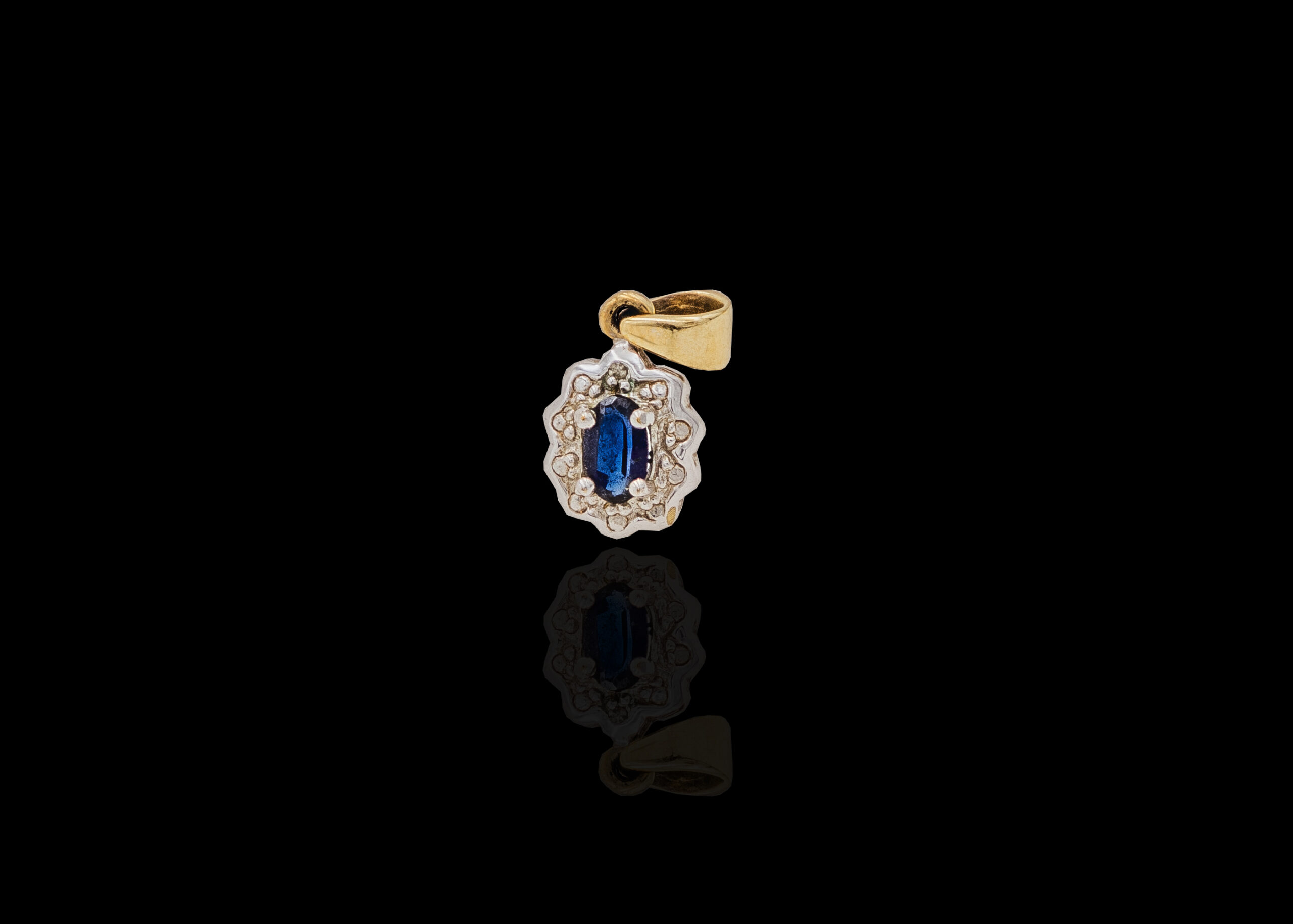 CI0001117 - 0.65 grams 9 carat Yellow Gold Sapphire and Diamond Illusion Set Pendant